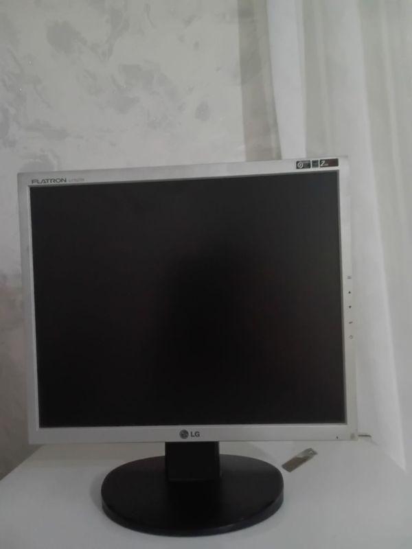 Монитор 75Гц, TN. LG Flatron L1752TR.Состояние идеальное Монитор 75Гц, TN. LG Flatron L1752TR.Состояние идеальное