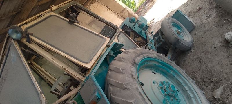 Yumuzu traktor zor holatda Yumuzu traktor zor holatda