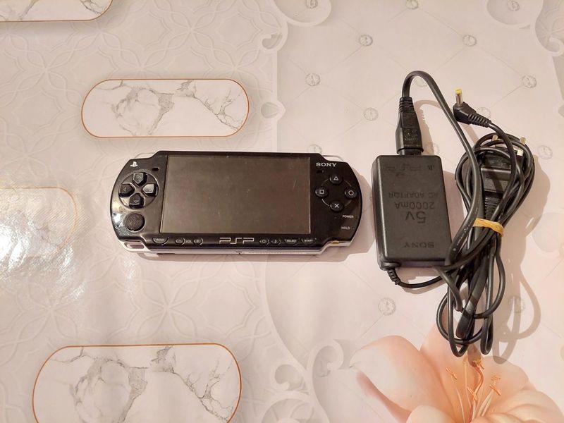 Продам Sony PSP 2004