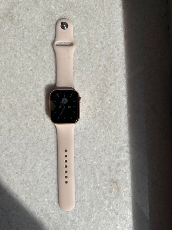 Продаю Apple Watch