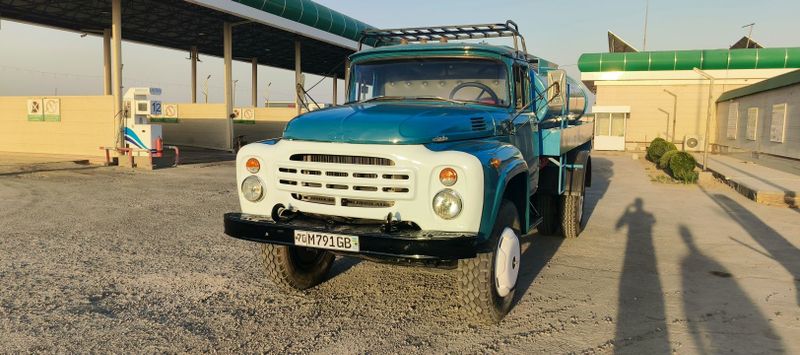 Zil 130 vodavoz . Zil 130 vodavoz .