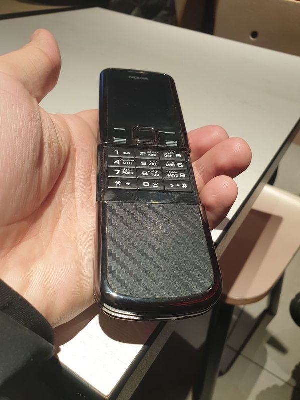 Ikkinchi telefonga Nokia 8800 sotiladi