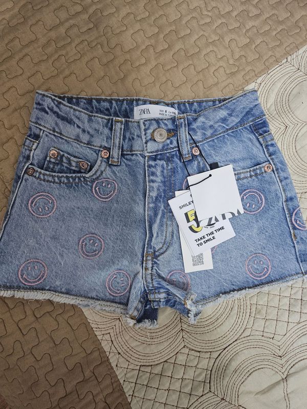 Продам новые джинсовые шорты Zara, на рост 116 см. Новые с бирками. Продам новые джинсовые шорты Zara, на рост 116 см. Новые с бирками.