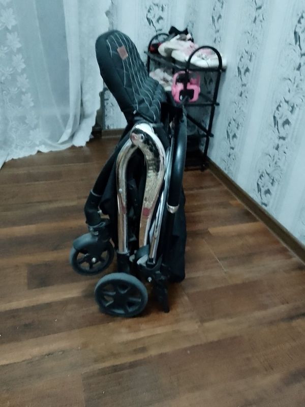 Продаю Коляска чемодан Продаю Коляска чемодан