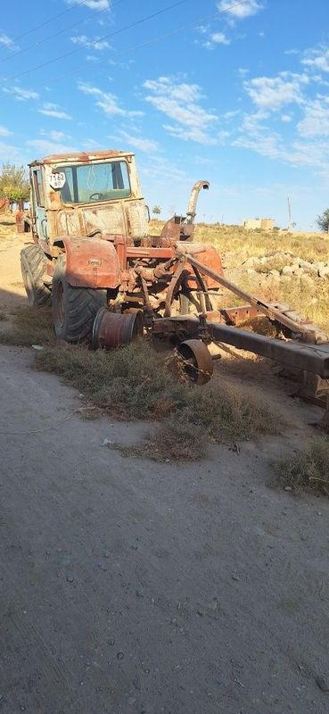 T150 traktori sotiladi ishga tayyor xolatda narxini kelishamiz