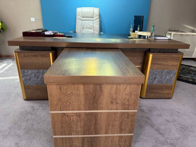 Продается мебель офисная турецкий с 3 креслом 700$