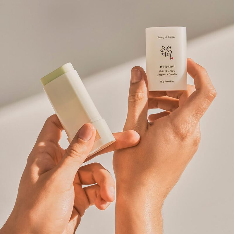 Матирующий солнцезащитный стик Beauty of Joseon Matte Sun Stick Mugwort+Camelia SPF 50+ PA++++ Матирующий солнцезащитный стик Beauty of Joseon Matte Sun Stick Mugwort+Camelia SPF 50+ PA++++