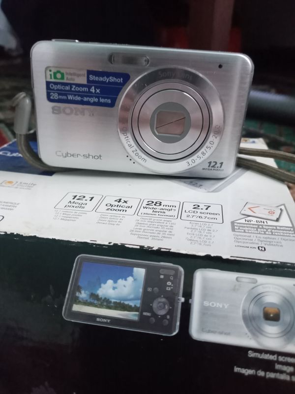 Mini fotoaparat sotiladi holati a'lo