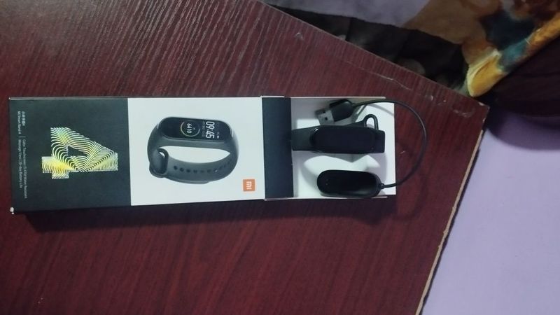 Фитнес браслет MI band 4 Фитнес браслет MI band 4