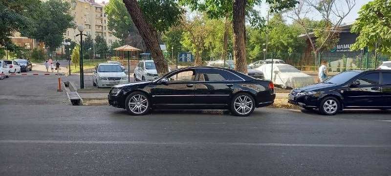 AUDI S8 4 2 Қора рангли 2006 йилда и ч СОТИЛАДИ