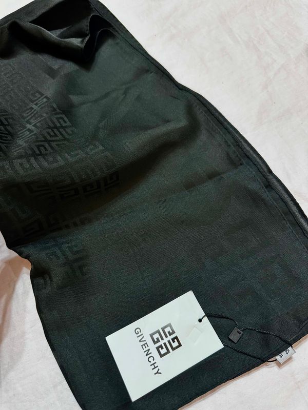 GIVENCHY brandidan lux platok GIVENCHY brandidan lux platok