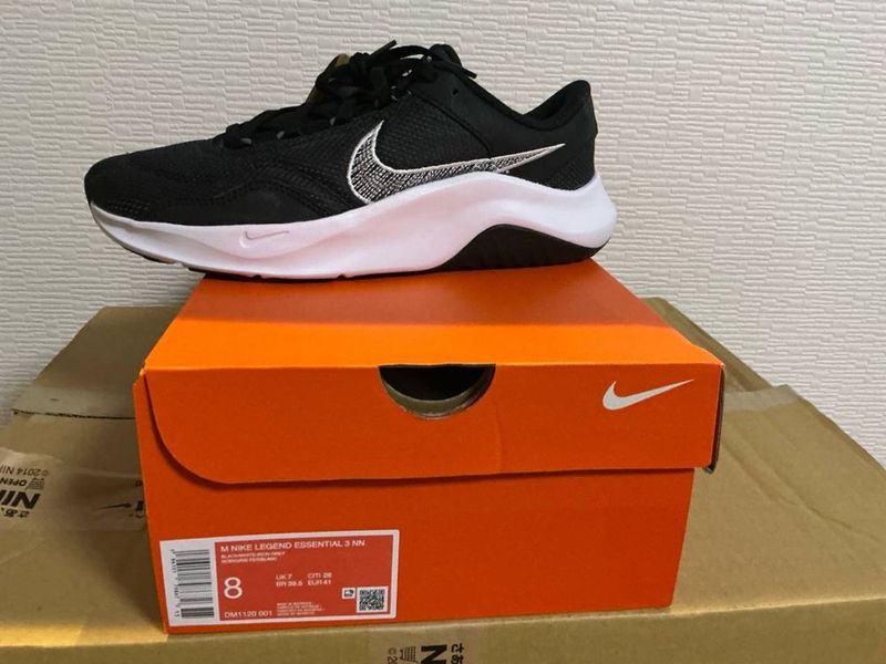 Nike (100% original) Nike (100% original)