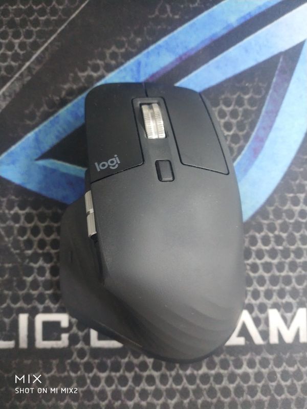 Logitech MX Master 3S — топовая мышка, как новая, бережно юзал Logitech MX Master 3S — топовая мышка, как новая, бережно юзал