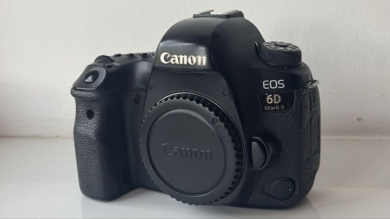 Canon 6D Mark2 body sotiladi