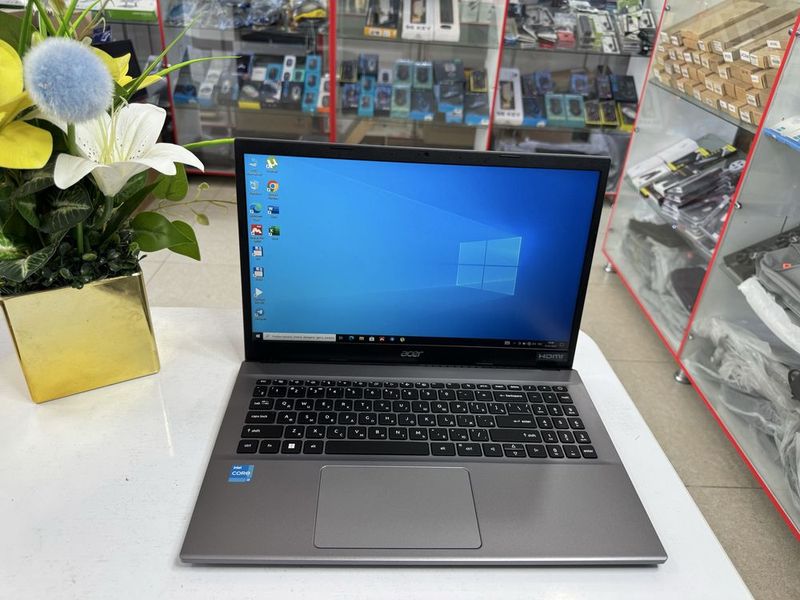 Yangidek core i3-12 8/256 ssdlik ideal holatda IT va dasturlash uchun Yangidek core i3-12 8/256 ssdlik ideal holatda IT va dasturlash uchun