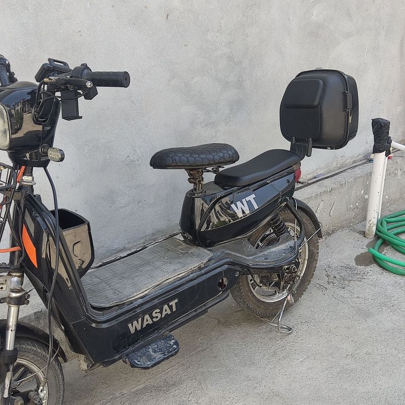 Wasat skuter qora
