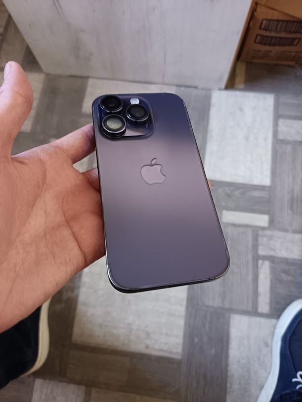 Телефон Iphone 14 pro