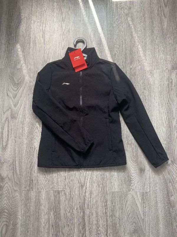 Новая женская куртка Li-Ning AFDT802 — оригинал с биркой! Новая женская куртка Li-Ning AFDT802 — оригинал с биркой!