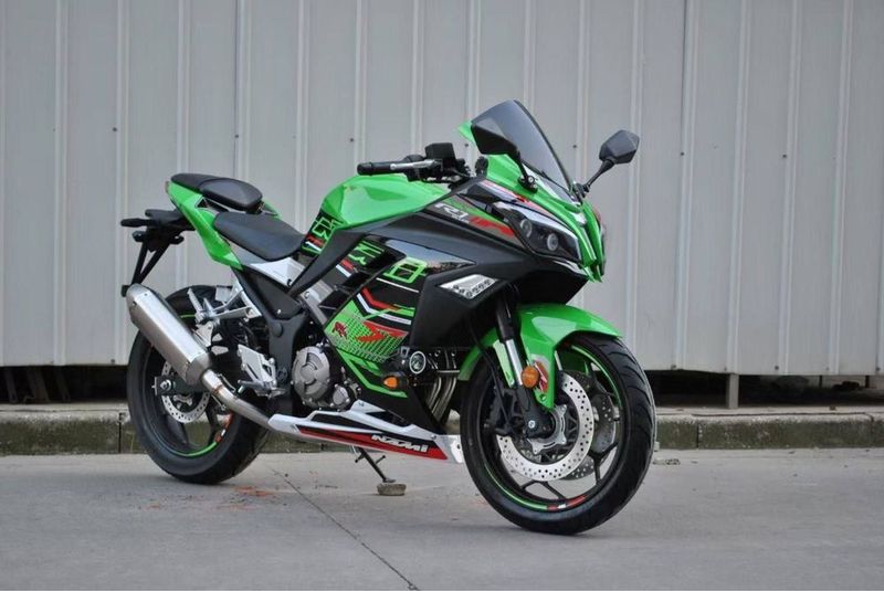 Мотоцикл спортбайк 400 куб. Mototsikl