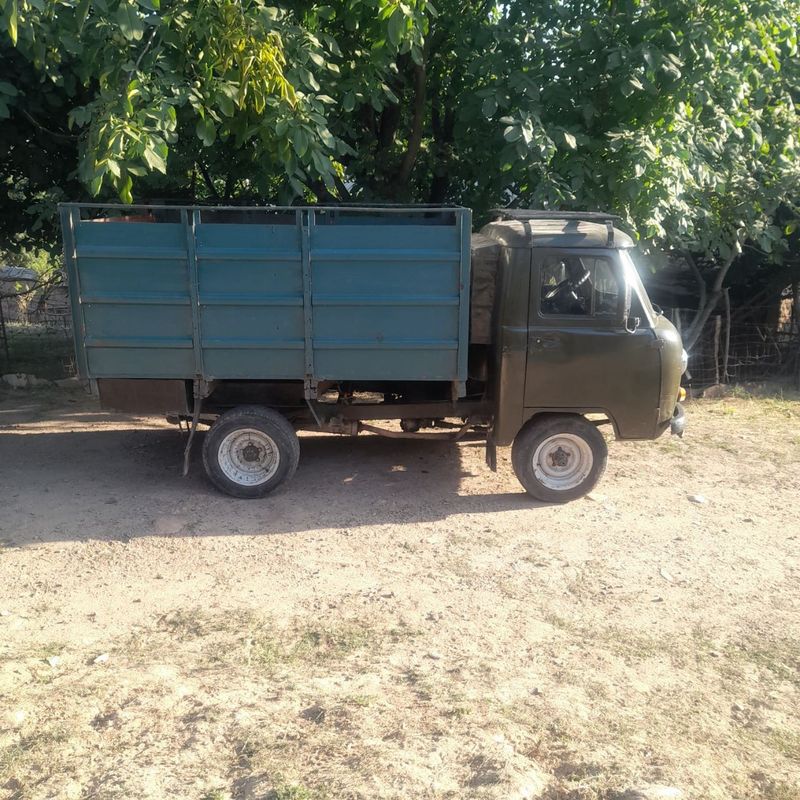 UAZ naxadu moshina