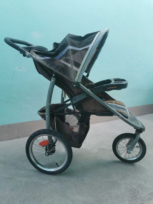 Прочная и удобная коляска Graco. Прочная и удобная коляска Graco.