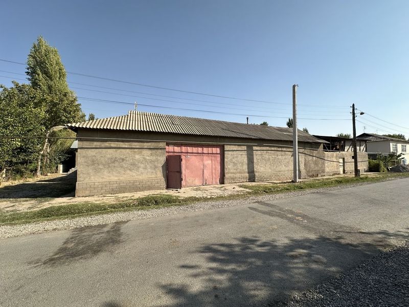 Ховли уй бутонлик туманида