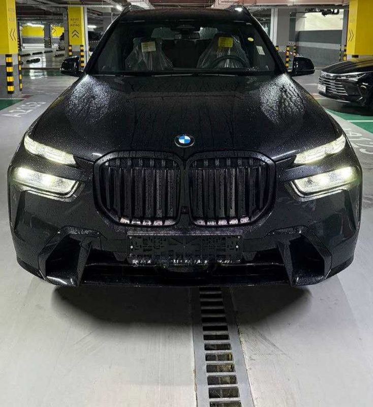 BMW X7 xDrive 40i 2025 год