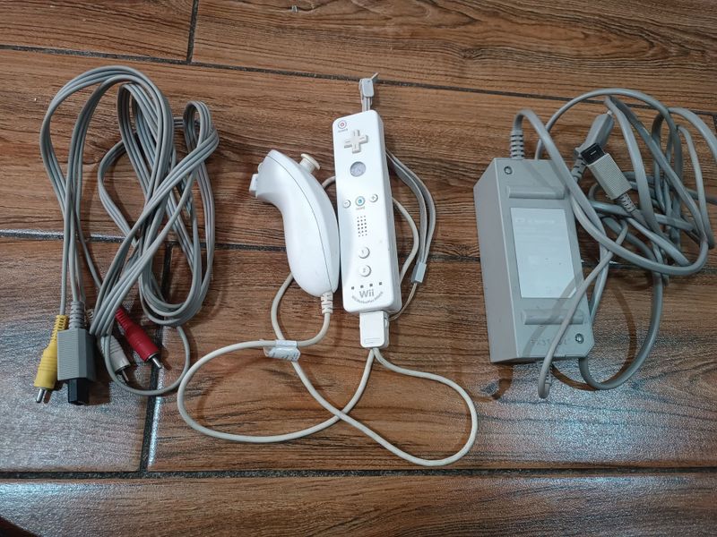 Wii Nintendo. Чаки, жостик, Блок питания