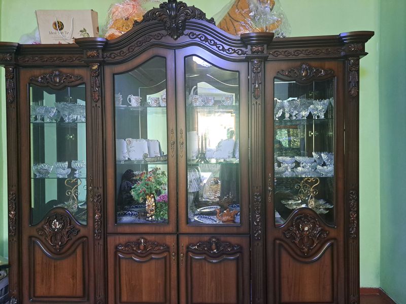 Mebel sotiladi
