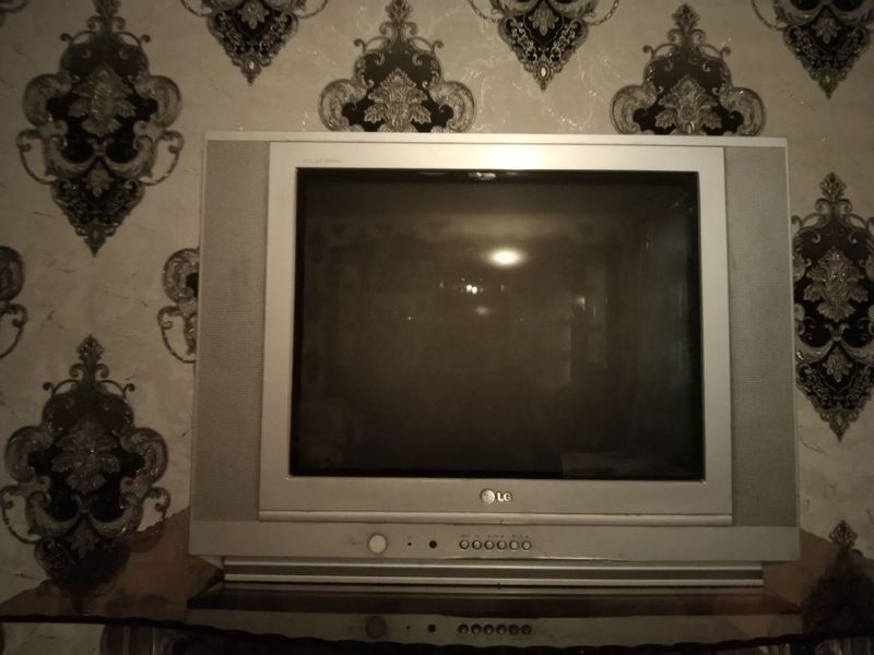 Televizor LG Flatron. Rangli xolati yaxshi Televizor LG Flatron. Rangli xolati yaxshi