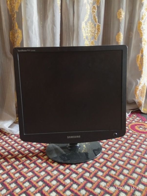 Samsung monitor sotiladi! Samsung monitor sotiladi!