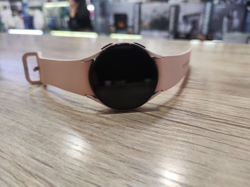 Samsung Galaxy watch 5 40mm gold holati idiyal Samsung Galaxy watch 5 40mm gold holati idiyal