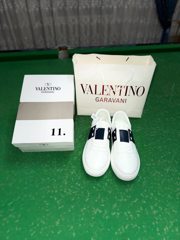 Продается красовка Valentino Garvani 42 размер
