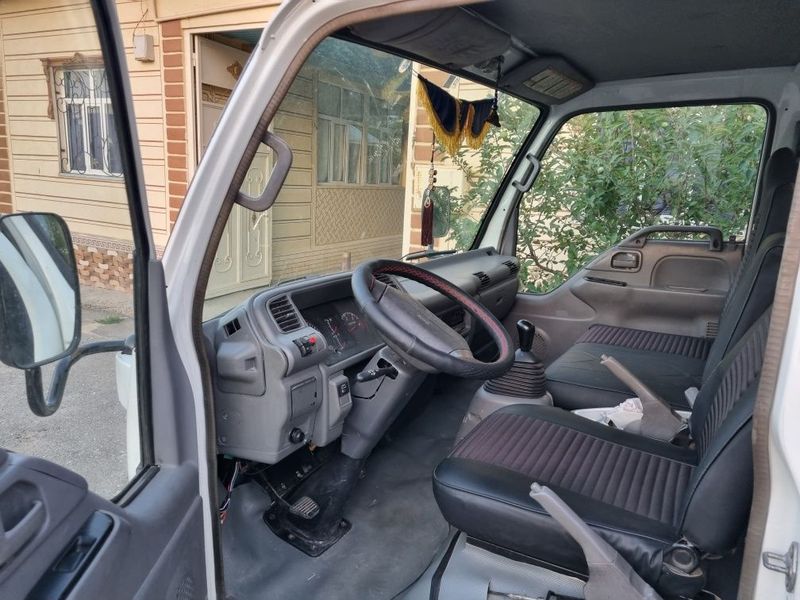 Isuzu sotilad minishga tayor Isuzu sotilad minishga tayor
