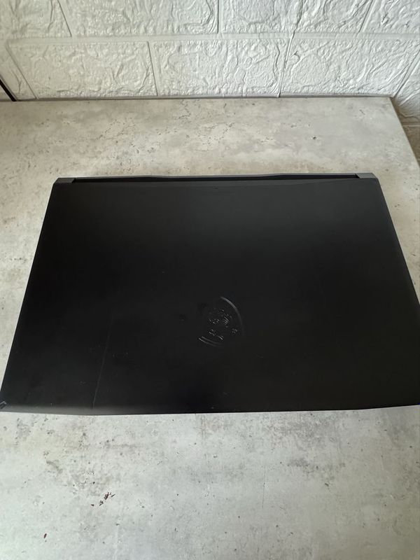 Продаю игровой ноутбук MSI Katana 17 B13VFK