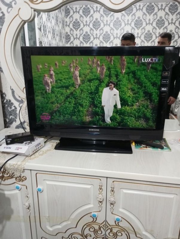 Samsung 32 TV sotiladi Samsung 32 TV sotiladi