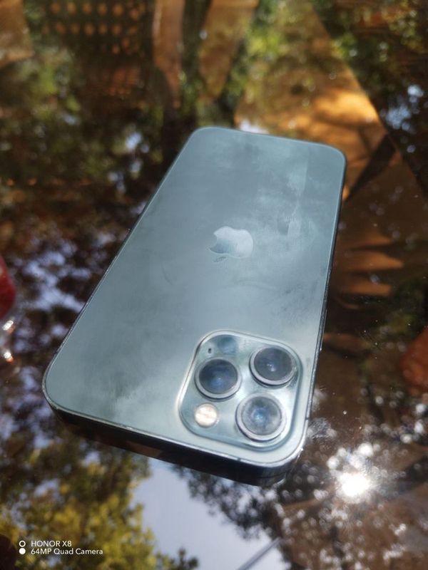iphone 12 pro. kar day yo hech qayeri alishmagan
