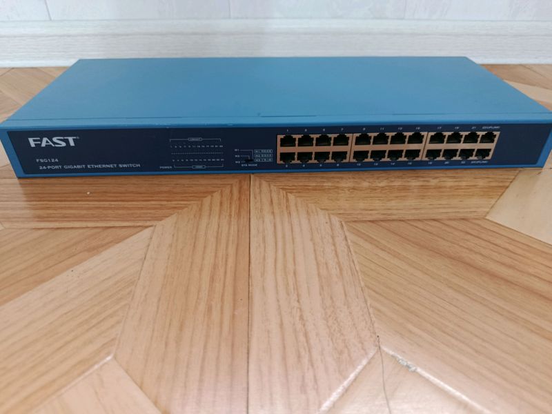 FAST 24-портовый Full Gigabit Ethernet коммутатор FAST 24-портовый Full Gigabit Ethernet коммутатор