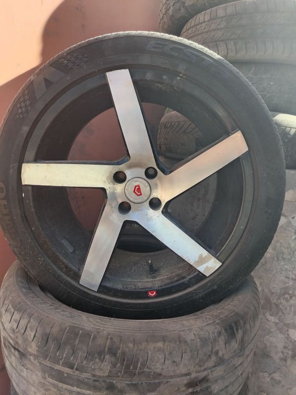 Vossen diska 18 razmer kobalt ga tushadi balonlari urta holatda Vossen diska 18 razmer kobalt ga tushadi balonlari urta holatda