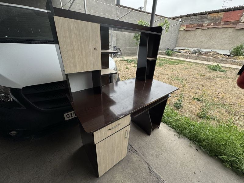 Продается письменный стол , крепкий все кще в продаже!