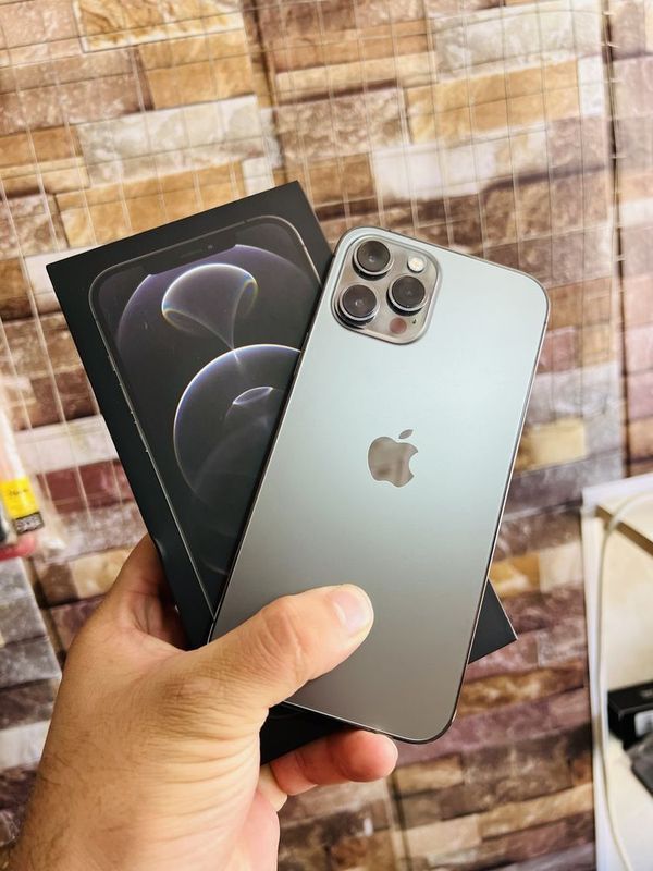 Iphone 12 pro qora