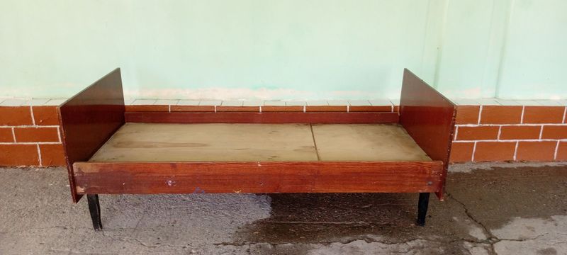 Крават катталар ва Крават катталар ва