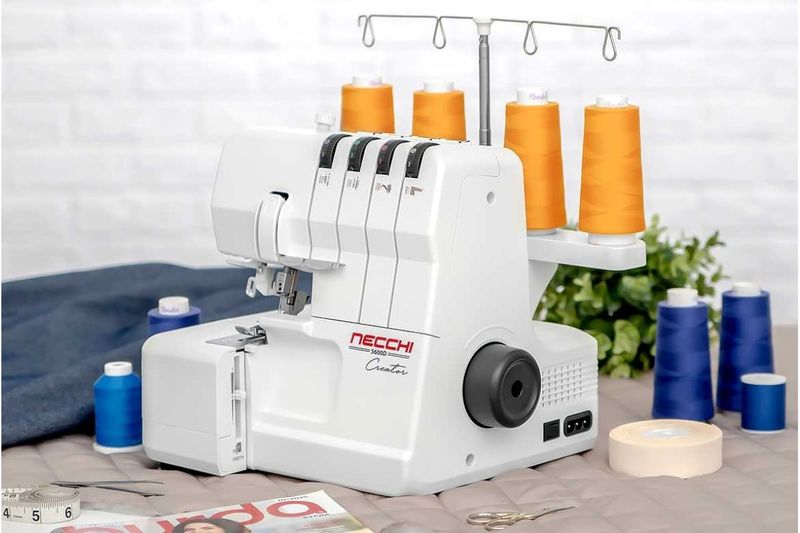 Оверлок Necchi C12 с нитевдевателем, нитезаправщик