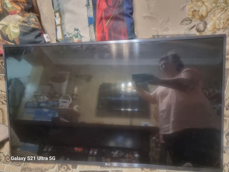 Телевизор б/у LG SmartTv 3D