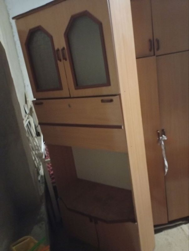 Mebel shkaf sotiladi b/y Mebel shkaf sotiladi b/y