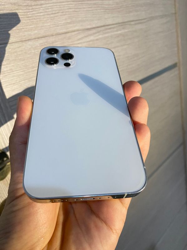 Iphone 12 pro sotiladi Silver NEW 128GB vawwe tinu Iphone 12 pro sotiladi Silver NEW 128GB vawwe tinu