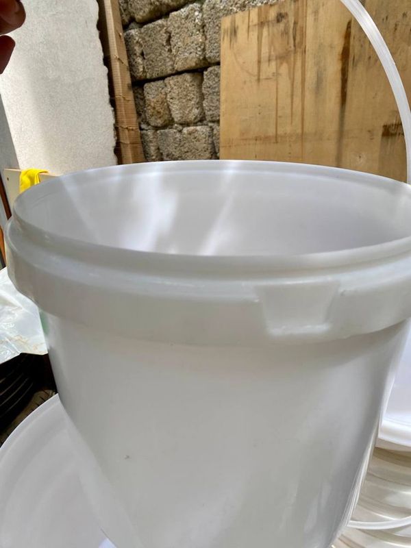 Plastik paqirlar bor 15kg lik Plastik paqirlar bor 15kg lik