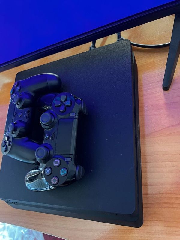 Playstation 4 Slim+ 2 Ta original Pult+ siz hohlagan uyinlarni yozib b