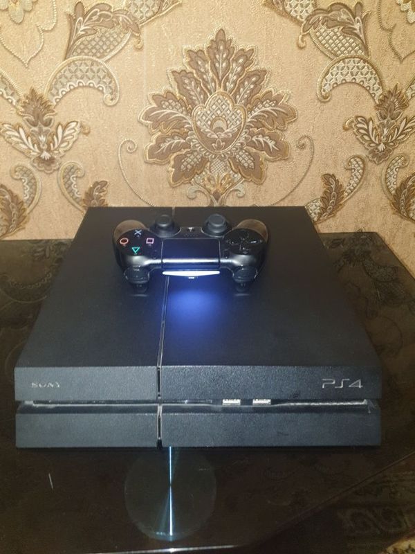 Playstation4 sotiladi 800gb 1ta puliti bilan