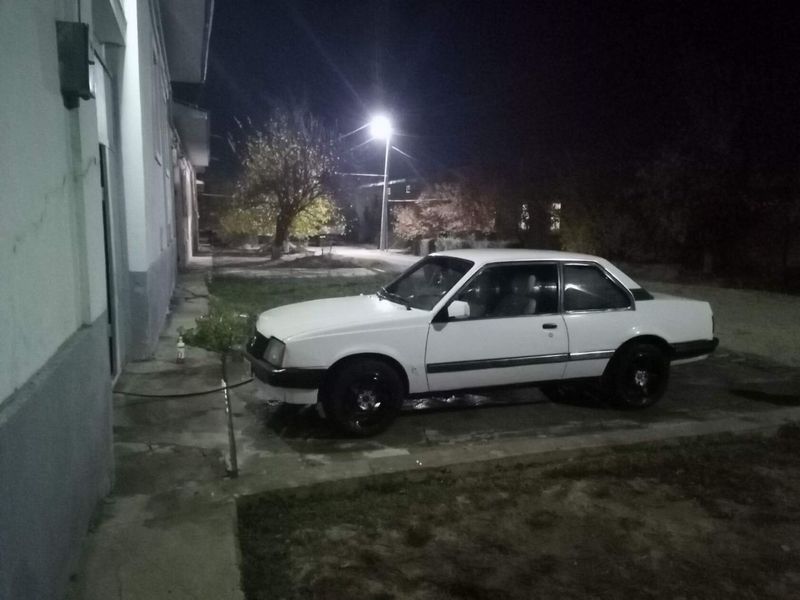 Opel ascona 1986 yil